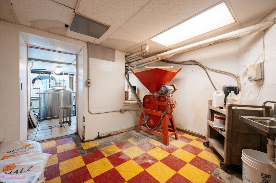 More Photos Of 161 E Front St, Traverse City Storefront Retail Residential For Lease