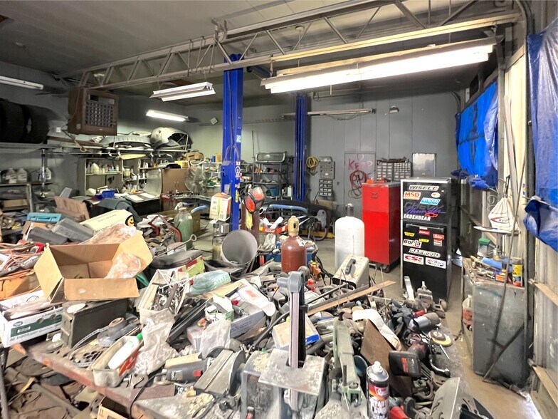 More Photos Of 230 N Louis Tittle Ave, Mangum Auto Repair For Sale