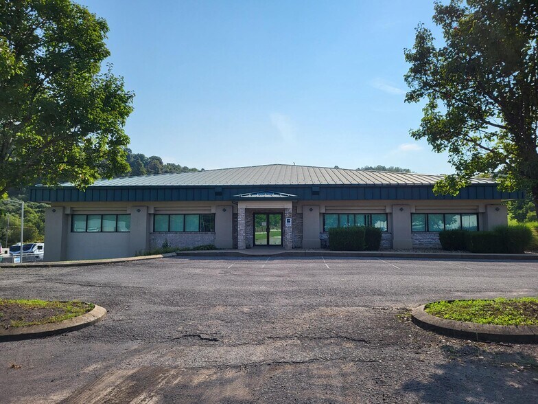 More Photos Of 1000 Green River Dr, Fairmont Office For Sale