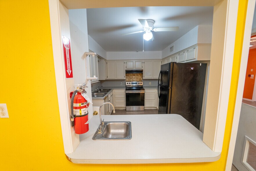 More Photos Of 105 Ward St, Cuero Daycare Center For Sale