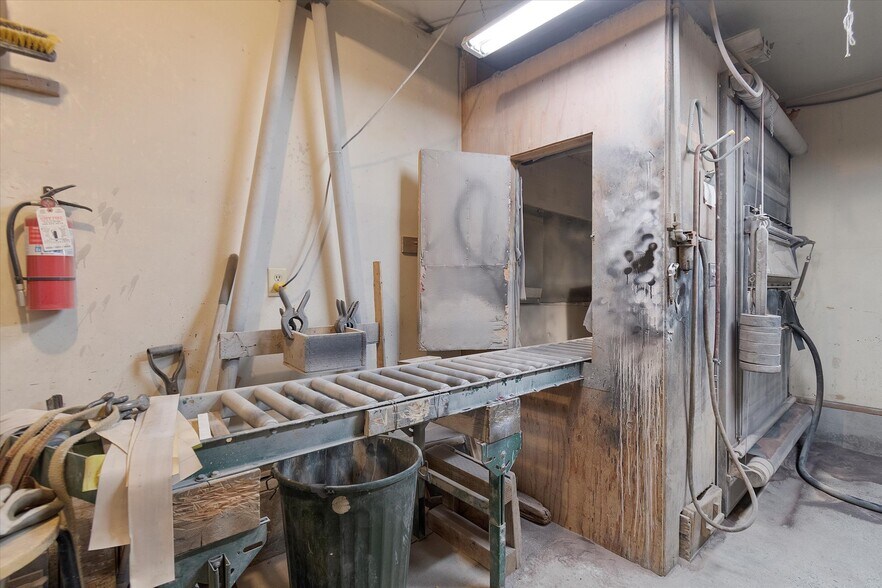 More Photos Of 101 Academy St, Kelso Distribution For Sale