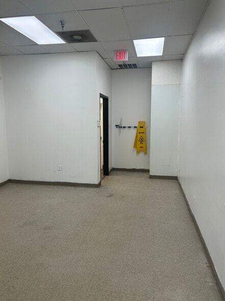 More Photos Of 428 Solomons Island Rd N, Prince Frederick General Retail For Lease