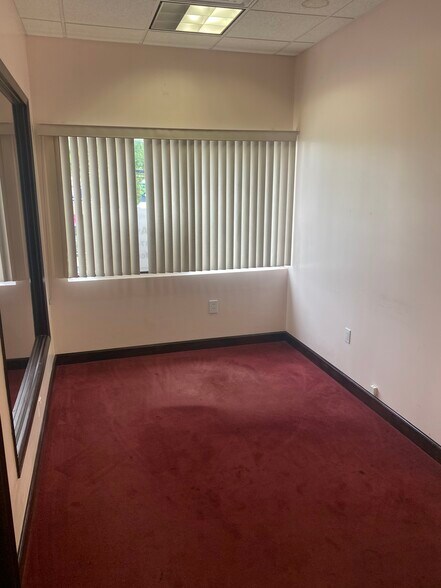 More Photos Of 21701 Merrick Blvd, Springfield Gardens Storefront Retail Office For Lease