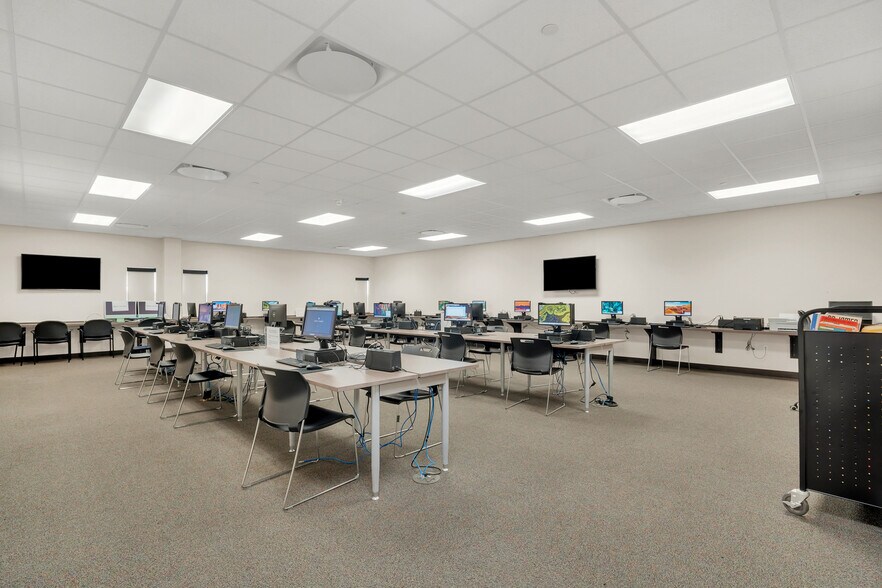 More Photos Of 1905 Jacquelyn Dr, Houston Schools For Lease