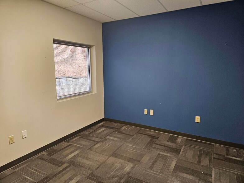 More Photos Of 503 Oak Pl, Atlanta Office For Lease