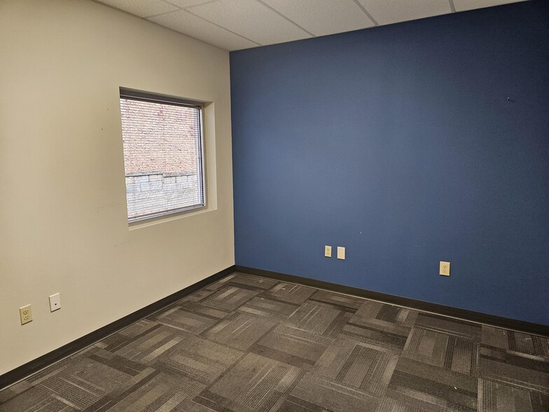 More Photos Of 503 Oak Pl, Atlanta Office For Lease