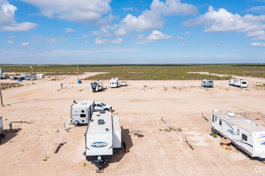 More Photos Of 801 Woodard St, Pyote Trailer Camper Park For Sale