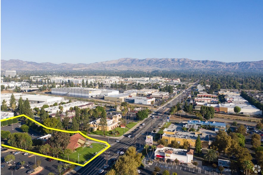 More Photos Of 19310 Business Center Dr, Northridge Restaurant For Lease