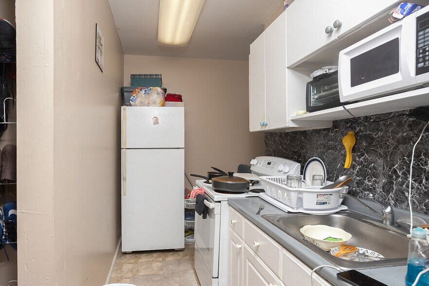 More Photos Of 121 S Pavilion Ave, Riverside Storefront Retail Residential For Sale