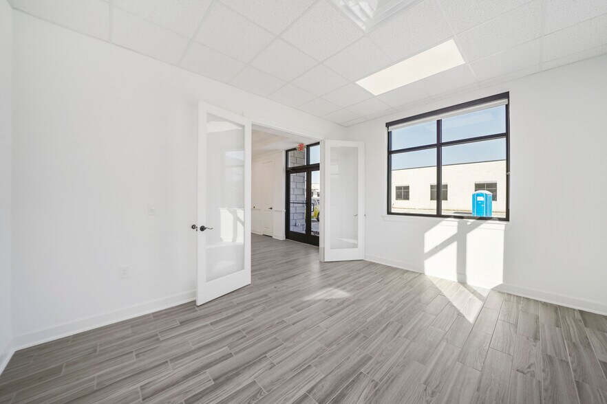 More Photos Of 30625 Kingsland Blvd, Brookshire Medical For Lease