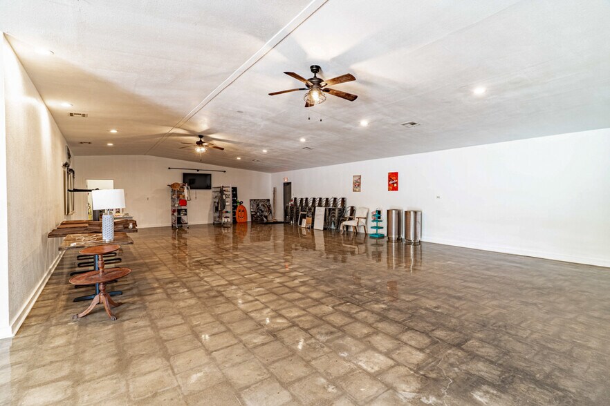 More Photos Of 23350 W HWY 16 Hwy, Bristow Freestanding For Sale