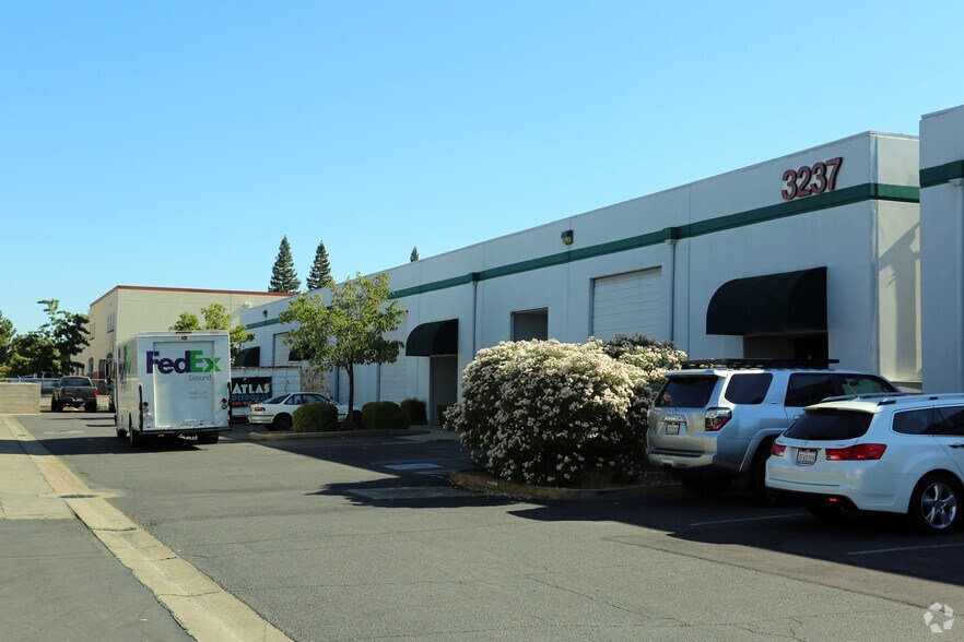 More Photos Of 3239 Monier Cir, Rancho Cordova Warehouse For Lease