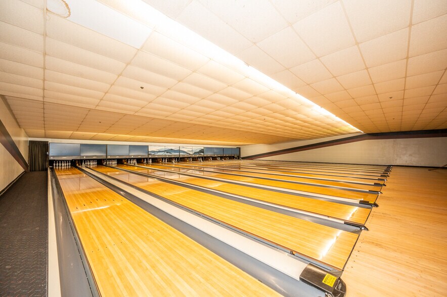 More Photos Of 1849 Gardner Ln NW, Corydon Sports And Entertainment For Sale