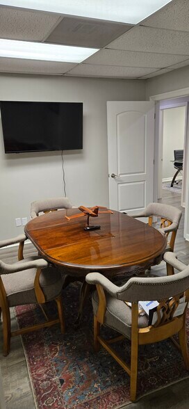 More Photos Of 6424 Lakeover Rd, Jackson Office For Lease