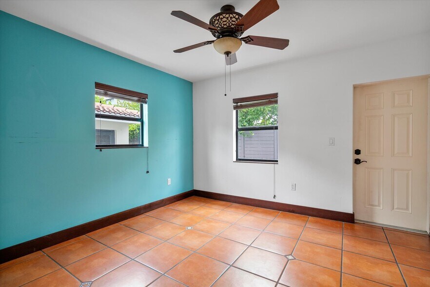 More Photos Of 333 Walnut St, Hollywood Hotel For Sale