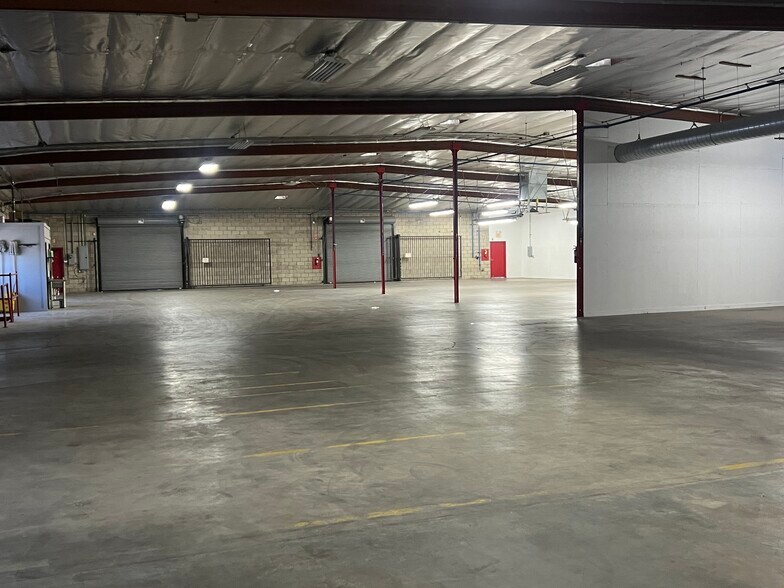 More Photos Of 13222-13226 Saticoy St, North Hollywood Warehouse For Lease