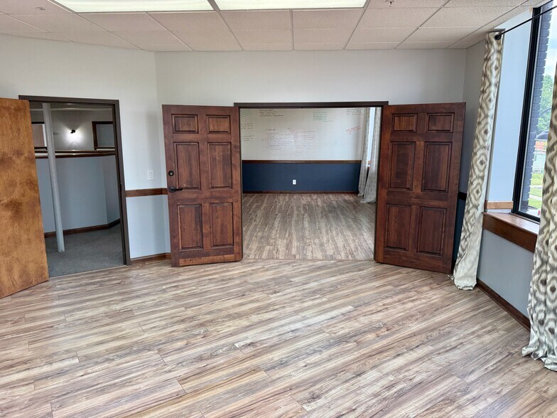 More Photos Of 641 Lincoln Way W, Massillon Showroom For Lease