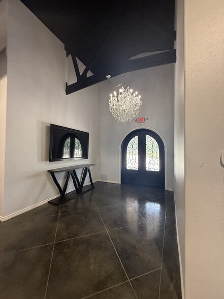 More Photos Of 1524 S Broadway St, Joshua Lodge Meeting Hall For Lease