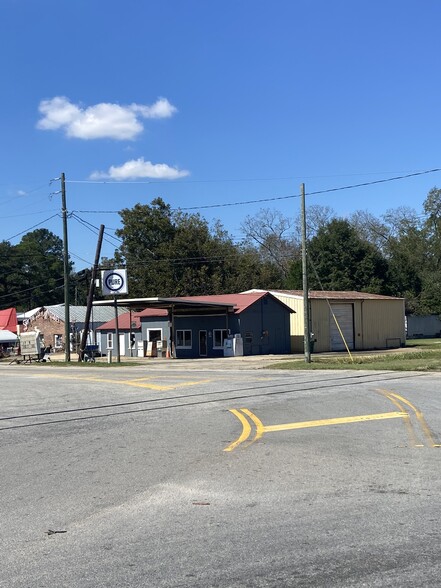 More Photos Of 104 Stanton Dr N, Smithville General Retail For Sale