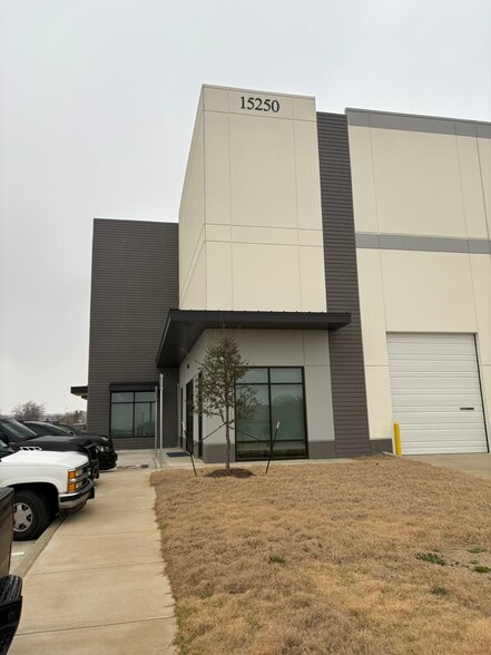 More Photos Of 15250 Frye Rd, Fort Worth Industrial For Sale