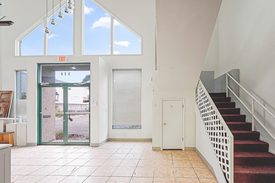 More Photos Of 524 9th St W, Bradenton Office For Lease