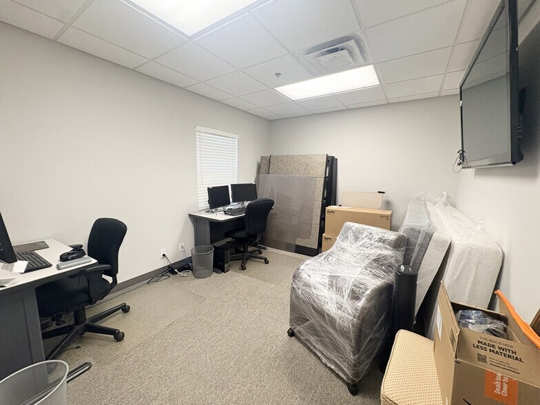 More Photos Of 177-183 Center Rd, Venice Medical For Lease