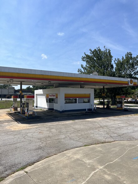 Primary Photo Of 1500 E Greenville St, Anderson Service Station For Sale