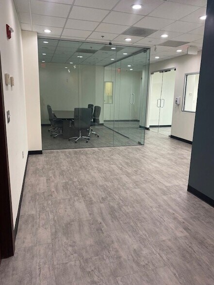 More Photos Of 21351 Gentry Dr, Sterling Office For Lease