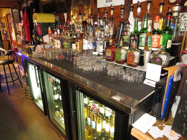 More Photos Of 316 N Main St, Seneca Bar For Sale