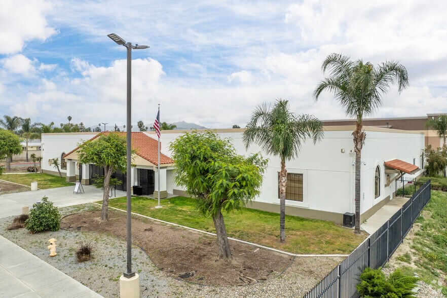 More Photos Of 3095 W Devonshire Ave, Hemet Office For Sale