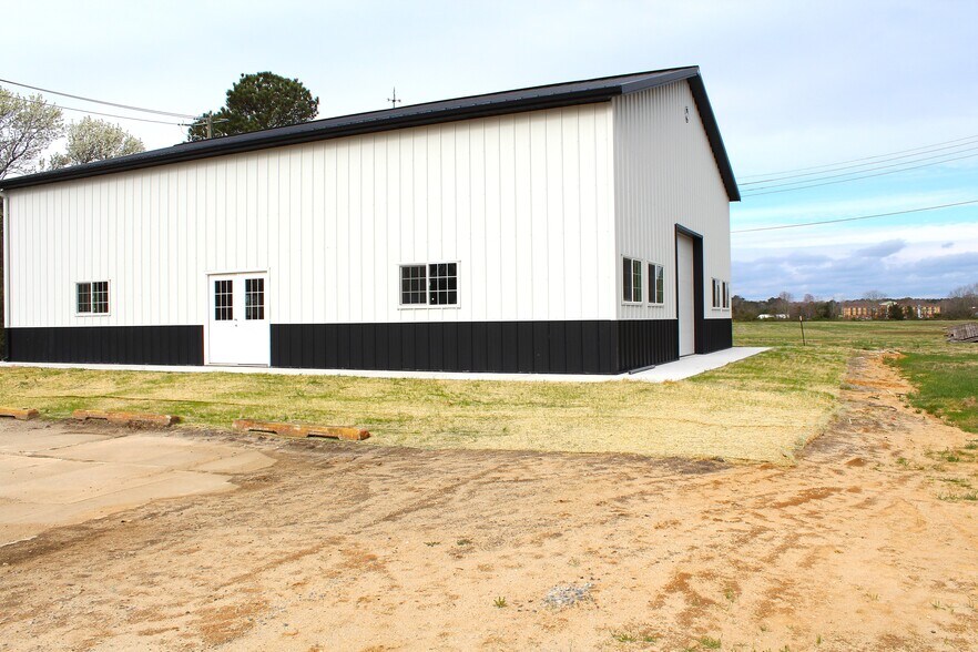 More Photos Of 3516 Main St, Exmore Light Distribution For Sale