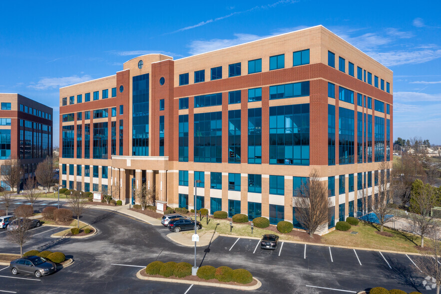 More Photos Of 10300 Ormsby Park Pl, Louisville Unknown For Lease