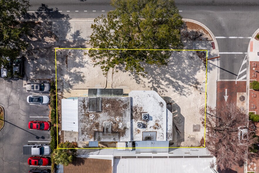 More Photos Of 223 S Main St, Gainesville Freestanding For Lease