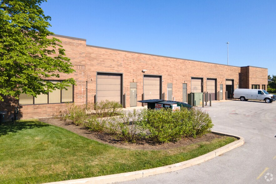 More Photos Of 650 W Grand Ave, Elmhurst Flex For Lease