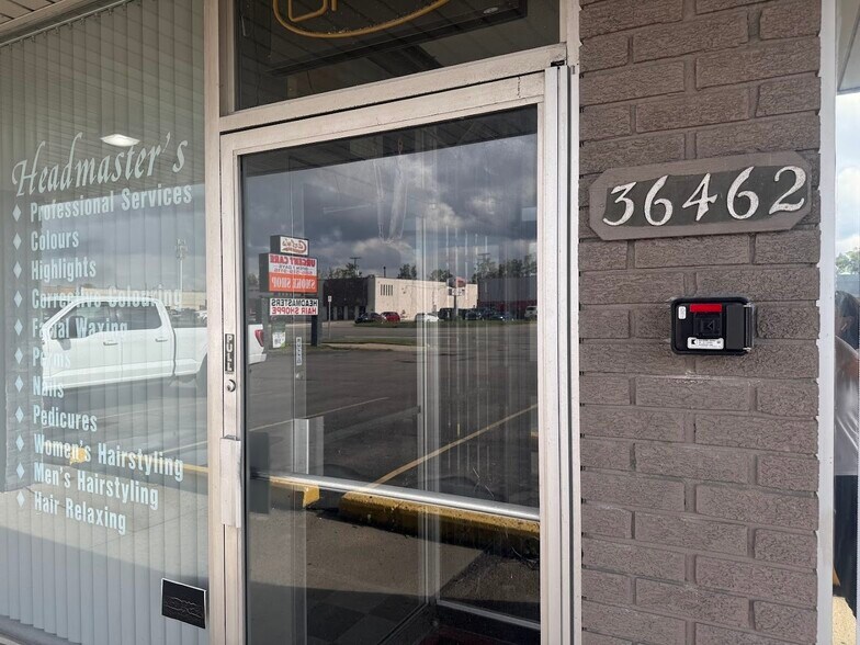 More Photos Of 36454-36474 Groesbeck Hwy, Clinton Township Storefront Retail Office For Lease
