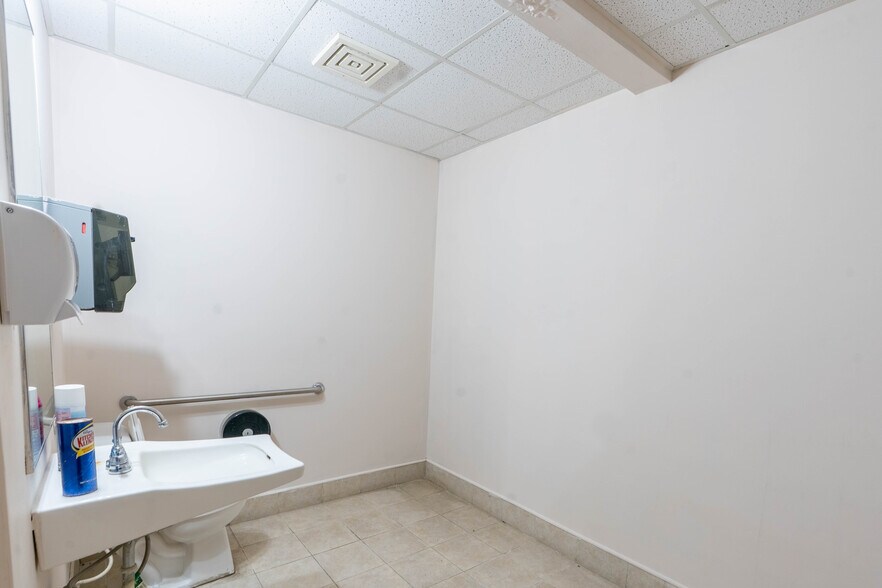 More Photos Of 819 Newman Dr, Helena Office For Sale