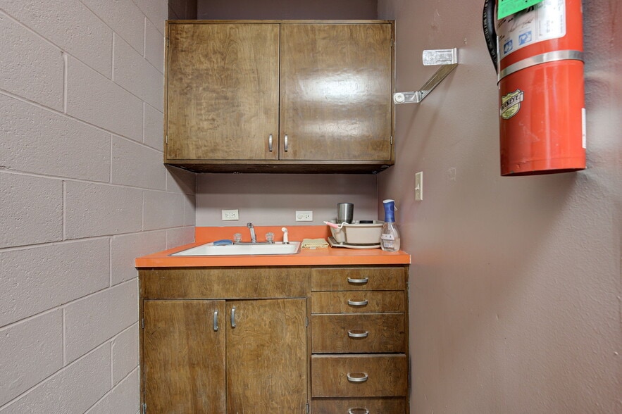 More Photos Of 1212 S Air Depot Blvd, Oklahoma City Office For Sale