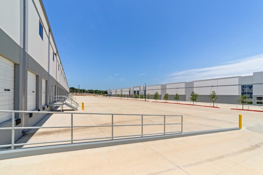 More Photos Of West Avenue and Wurzbach Parkway, San Antonio Unknown For Lease