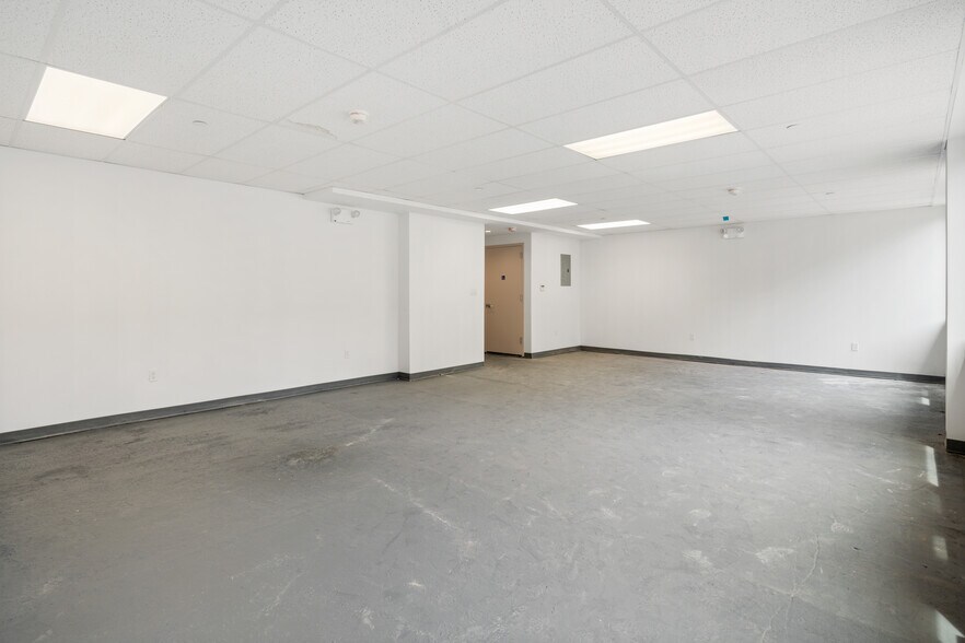 More Photos Of 136-41 41st Ave, Flushing Medical For Sale