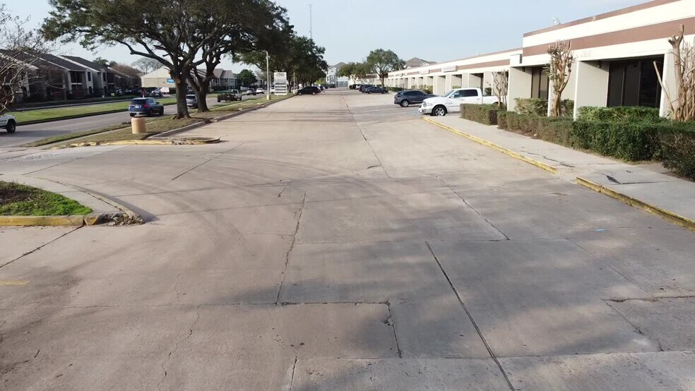 Primary Photo Of 10535 S Wilcrest Dr, Houston Warehouse For Lease