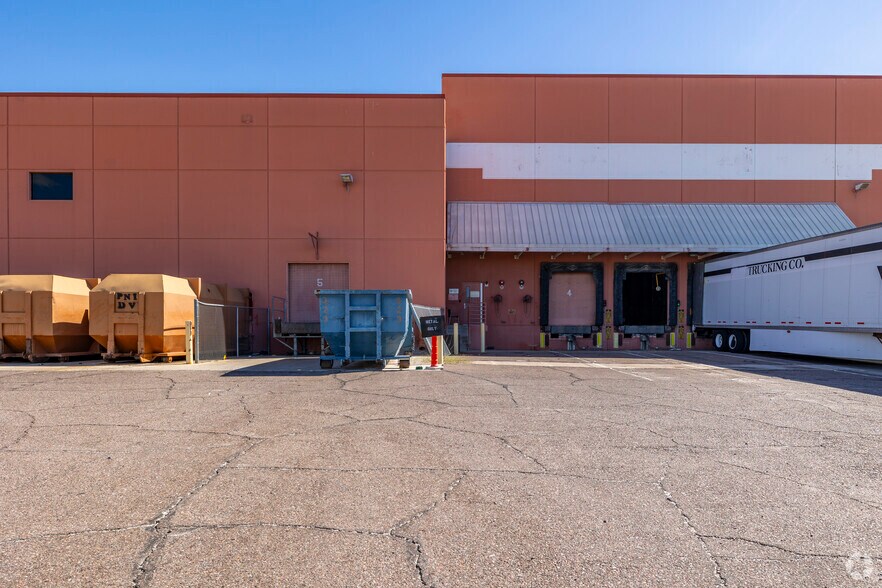 More Photos Of 22600 N 19th Ave, Phoenix Manufacturing For Sale