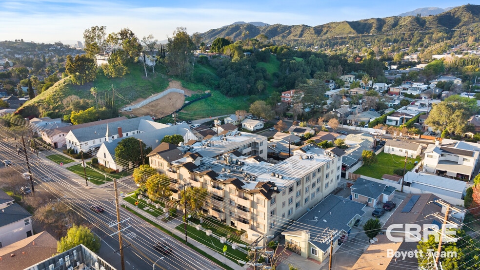 More Photos Of 1615 Yosemite Dr, Los Angeles Apartments For Sale