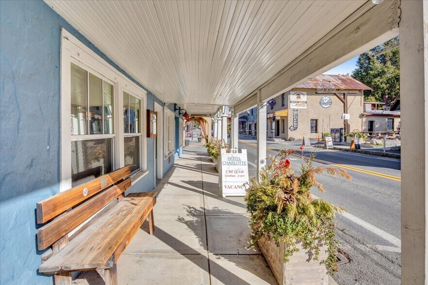 More Photos Of 18736 Main St, Groveland Hotel For Sale