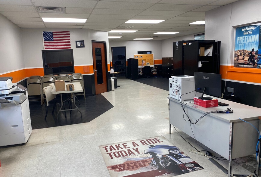 More Photos Of 385 N Witchduck Rd, Virginia Beach Freestanding For Sale