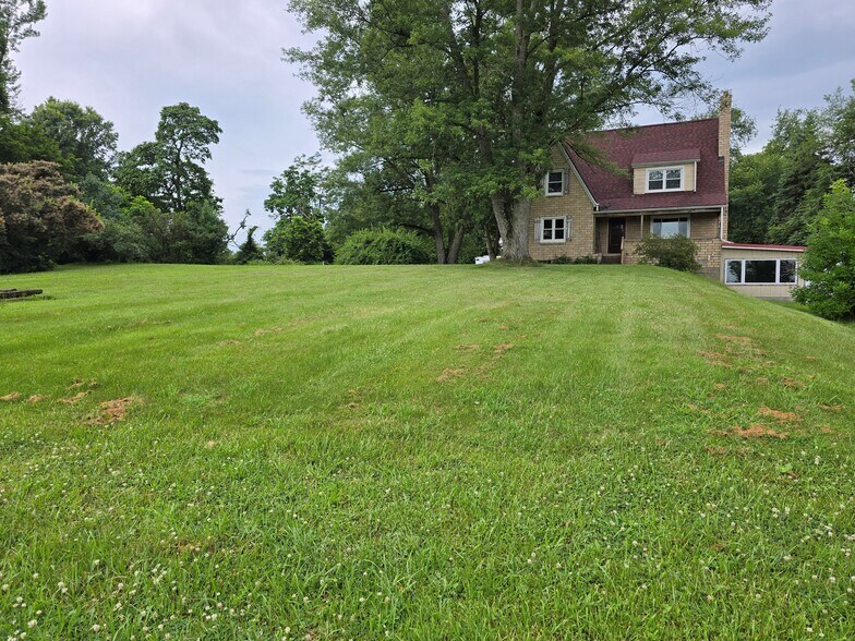 More Photos Of 368 Pittsburgh Rd, Butler Flex For Sale