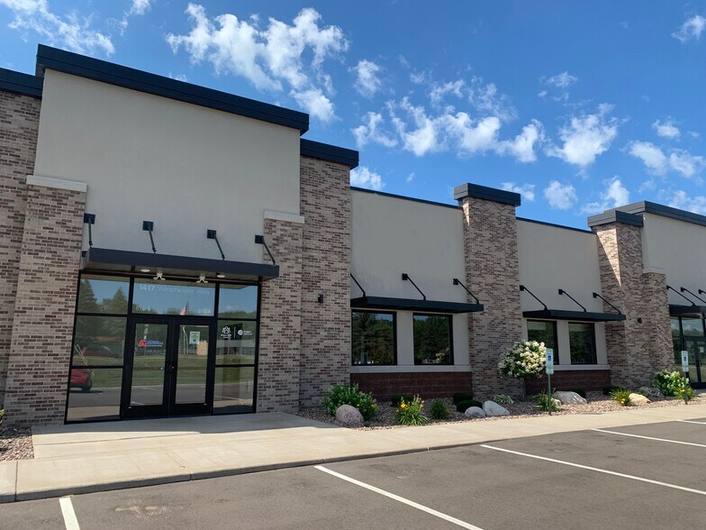 More Photos Of 1419 Winchester Way, Altoona Showroom For Lease