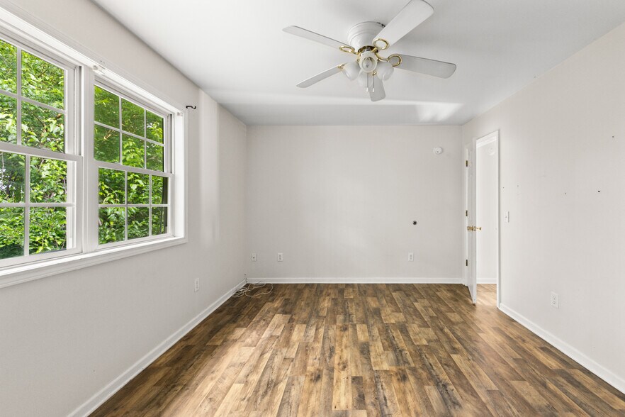 More Photos Of 265 Hallock Pl, Abingdon Multifamily For Sale