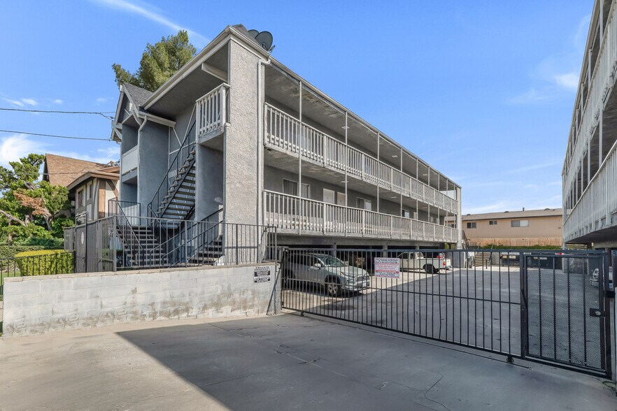 More Photos Of 18356 Napa St, Northridge Apartments For Sale