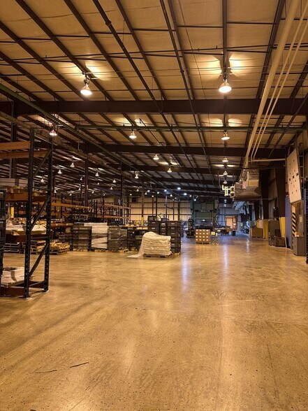 More Photos Of 3001 Tamarack Rd, Owensboro Distribution For Lease