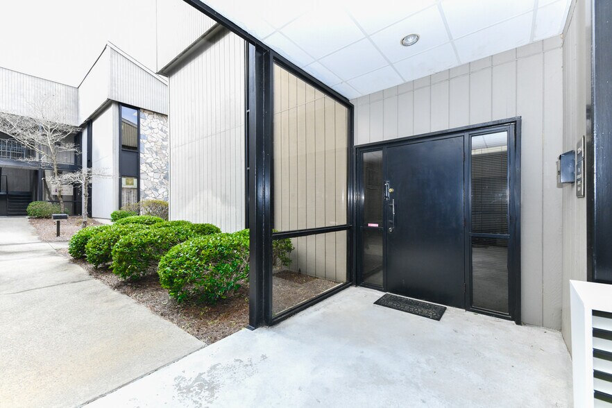 More Photos Of 3721 W Market St, Greensboro Office For Lease
